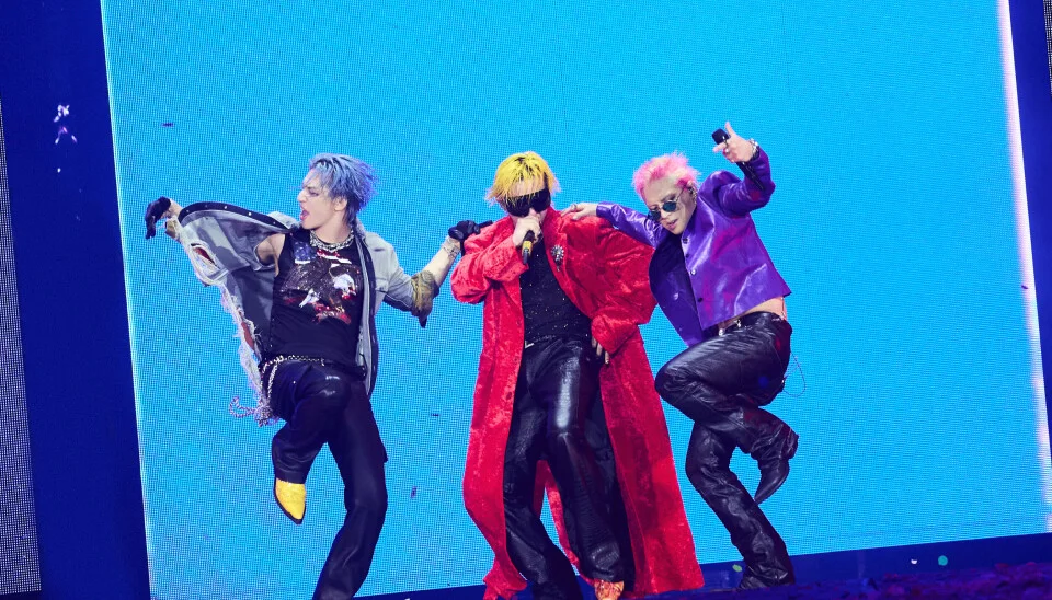G-Dragon, Taeyang und Daesung von BIGBANG auf der Bühne der Tour XX: Cosmos
