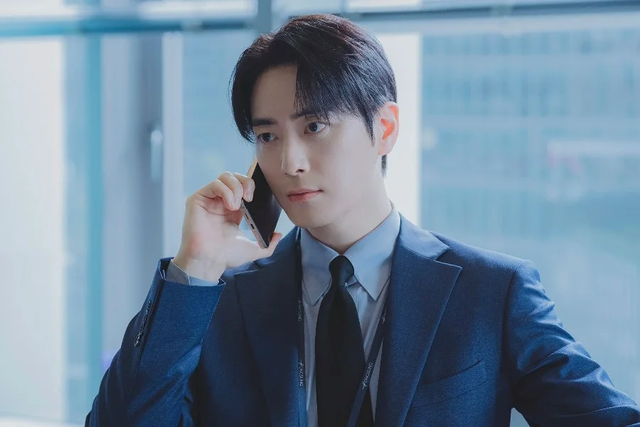 Lee Jun-hyuk als Kassenmitarbeiter in The Ordinary Jackpot