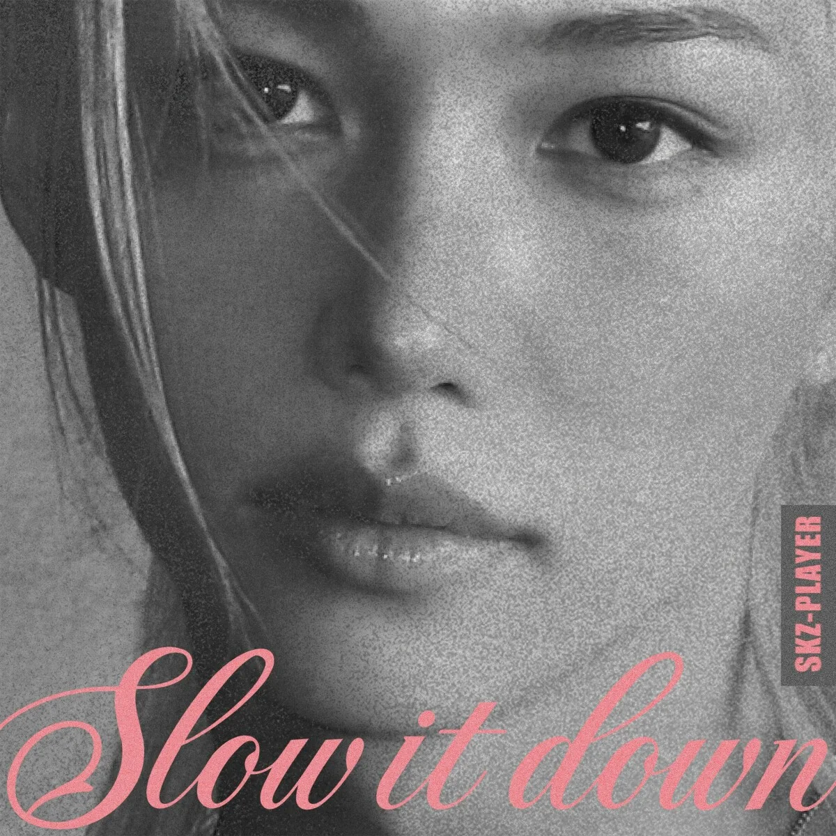 Felix und Roh Yoon-seo im Ankündigungsmotiv zu Slow It Down