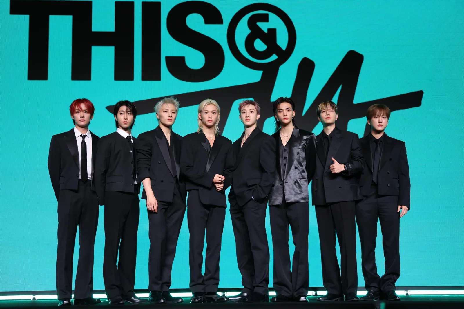 Stray Kids auf dem Pressefoto zur französischen Gold-Auszeichnung