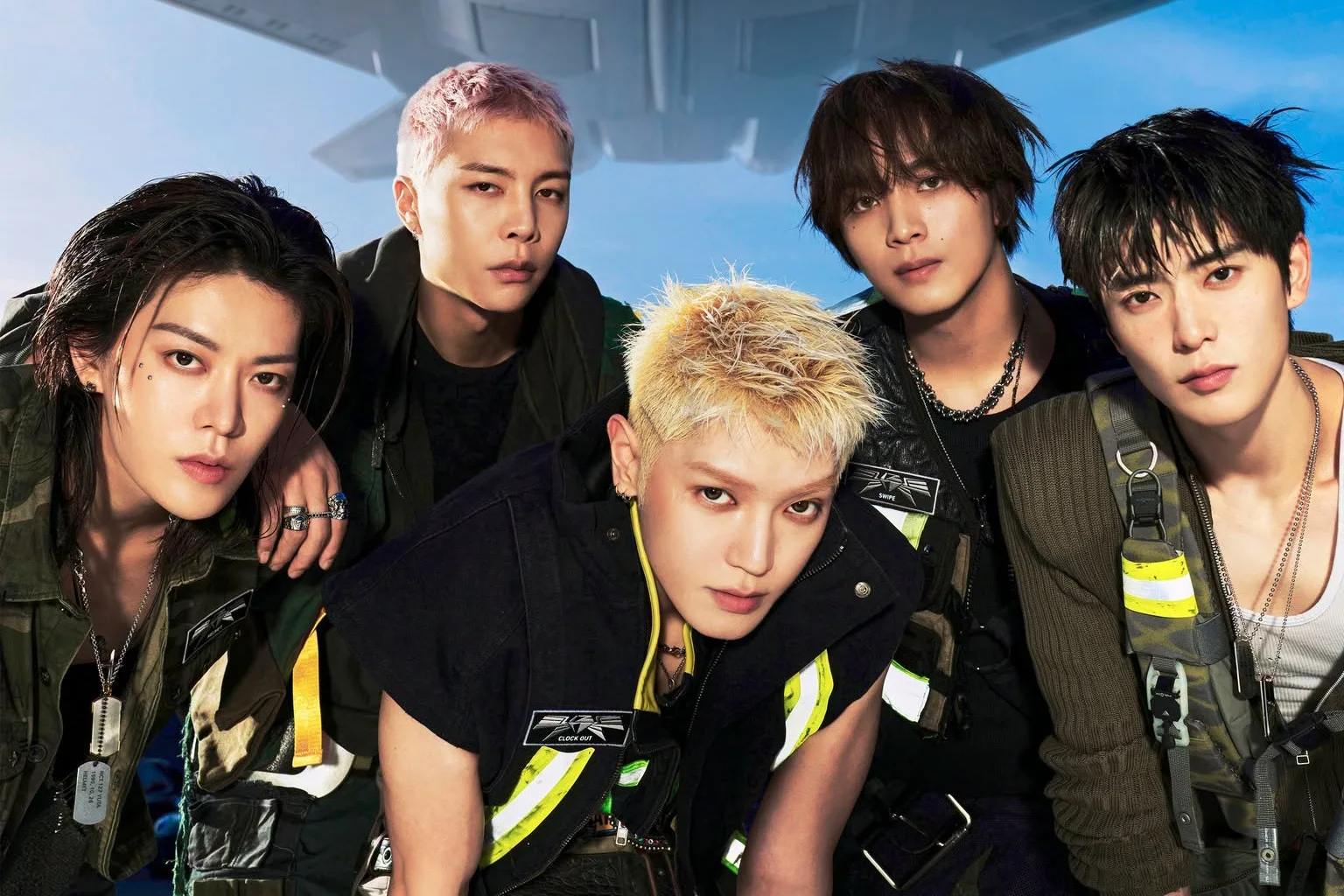 NCT 127 auf einem Gruppenfoto zur Billboard-Platzierung von Blingy