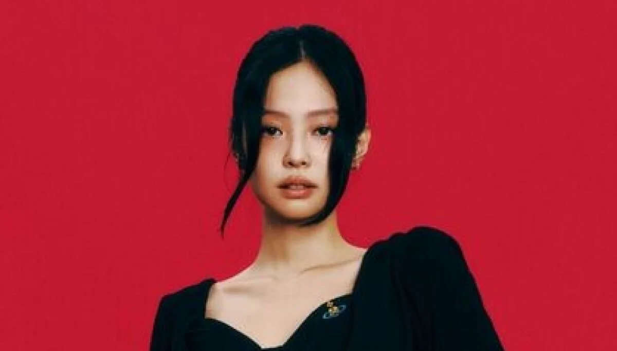 JENNIE auf einem offiziellen Porträtfoto zur Billboard-Meldung
