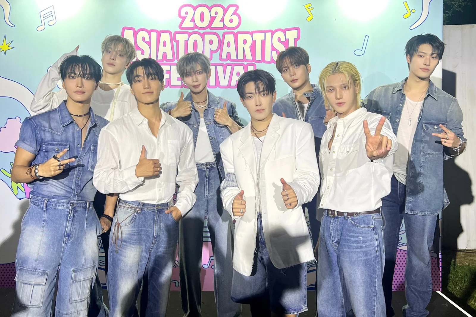 ATEEZ bei der Gewinnerbekanntgabe in SBS Inkigayo